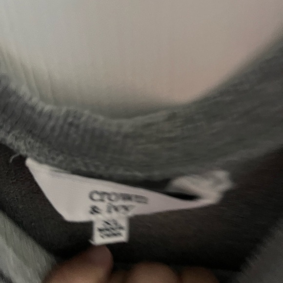 Crown & Ivy Gray Sleeveless Romper with Elastic Waist - Picture 2 of 3